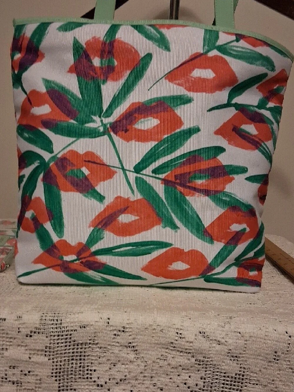 💓🪞Clinique X Drawbertson White Green and Pink Canvas Tote with Matching Pouch
